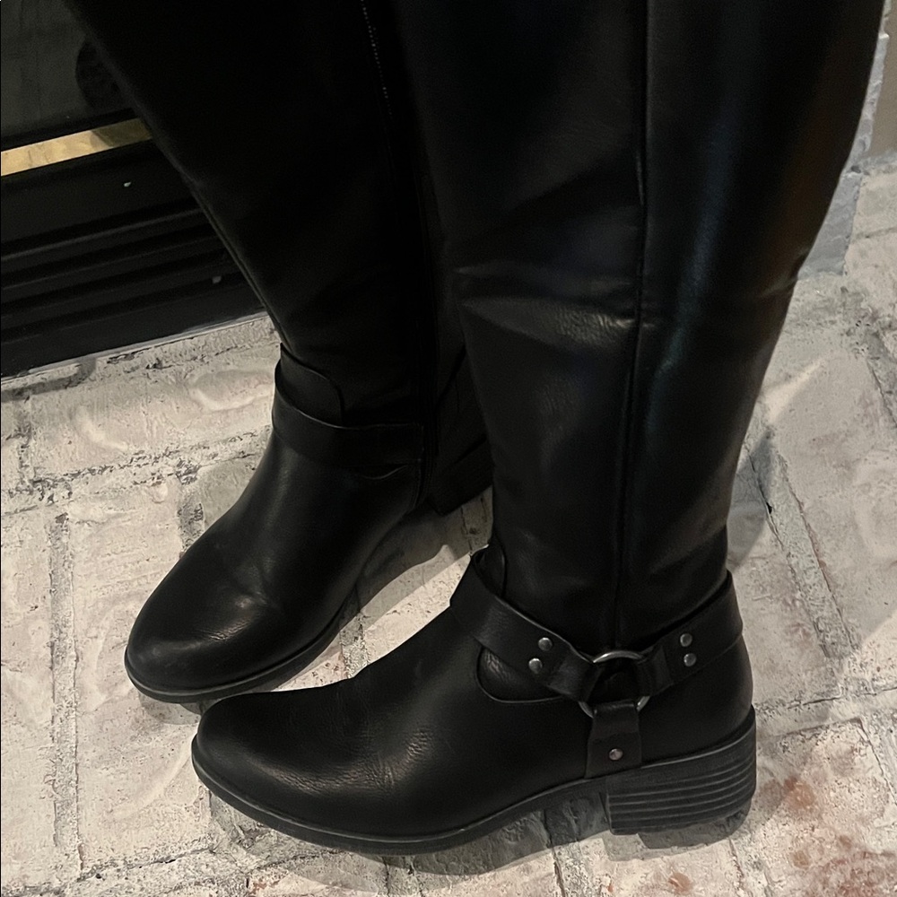 Last Chance and price like new Frye and Co. Black Edelle Women's Boots size 7-